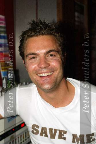 Amsterdam 23 mei 2003
save the oerang oetang in hotel arena
mike starink en