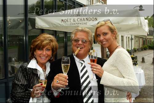 Ouderkerk aan de amstel 5 mei 2003
Opening rest . klein Paardenburg
Tony Tetro en Netty v d Veer