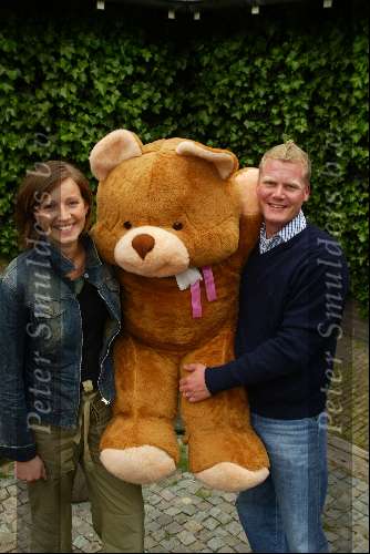 Bakkum 22 mei 2003
Nikki  La Croix en Frank la Croix met teddybeer