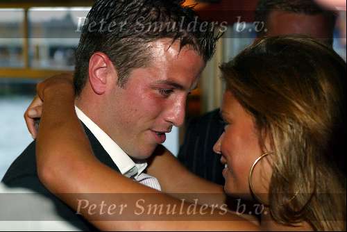 Amsterdam 22 mei 2003
FHM party op boot
rafael v d vaart en silvie meis kussend