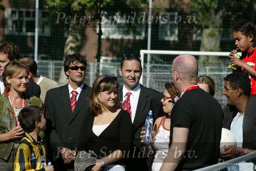 Amsterdam 10 mei 2003
Marco v Basten bij voetvolley in amsterdam
raoul heertje en tigo waas