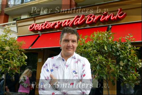 Laren 21 mei 2003
borden beschilderen voor het goede doel in het restaurant rene froger
