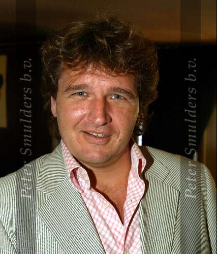Laren 21 mei 2003
borden beschilderen voor het goede doel in het restaurant van Rene Froger
richard hekkert