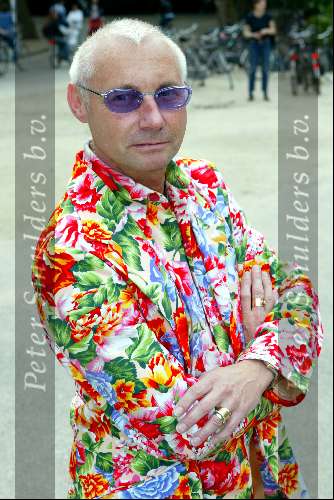 Amsterdam 27 mei 2003
ronald kolck bij roseparty in het vondelpark