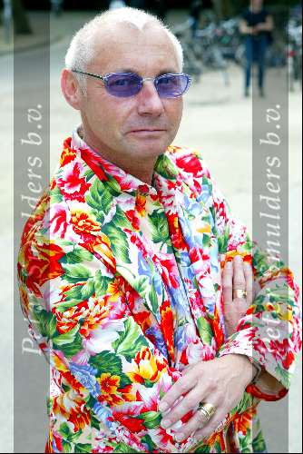Amsterdam 27 mei 2003
ronald kolck bij roseparty in het vondelpark