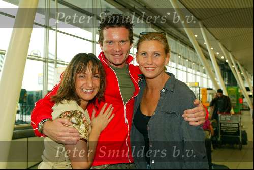 Schiphol 5 mei 2003
vertrek bobo in the bush 
Marie Carmen Oudendijk Sabine Koning, Sander Jansons,