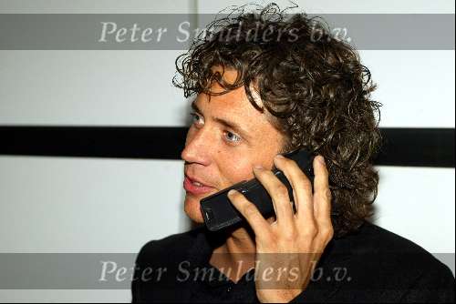 Rotterdam 8 mei 2003
Premiere Onze Jeugd 
sander vahle met gsm