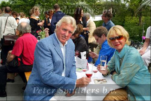 Amsterdam 27 mei 2003
sheila de vries en man bij roseparty in het vondelpark