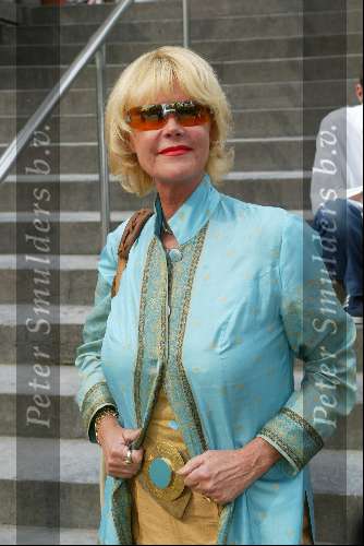 Amsterdam 27 mei 2003
sheila de vries  bij roseparty in het vondelpark