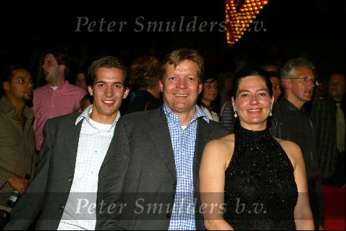 Rotterdam 8 mei 2003
Premiere Onze Jeugd m
soren lerby met vrouw en kai