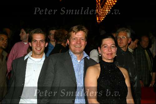 Rotterdam 8 mei 2003
Premiere Onze Jeugd ater
soren lerby met vrouw en kai