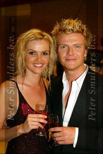 Amsterdam 12 mei 2003
Musical awards in rai amsterdam
bastiaan Ragas en tooske breugem met glaasje champagne
