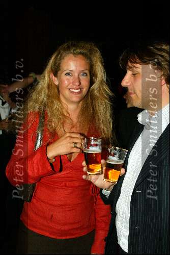 Amsterdam 26 mei 2003
Premiere intervieuw met katja schuurman intuschinski
voorzitter war child......