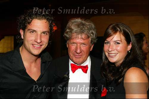 Amsterdam 15 mei 2003
premiere the matrix in tuschinski
willibrord frequin met zijn zoon lowie en zijn dochter barbara