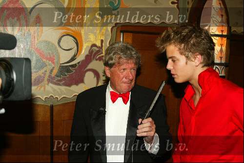 Amsterdam 15 mei 2003
premiere the matrix in tuschinski
jim idols met willibrord frequin