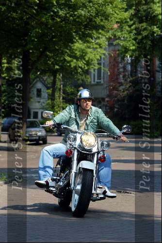 Amsterdam 30 mei 2003
winston gerschtanowitz op harley davidson