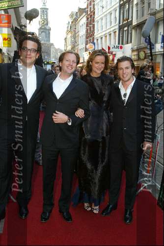 Amsterdam 15 mei 2003
Premiere the matrix in tuschinski
pauline huizinga met michiel Mol en winston Gerrschtanowitz