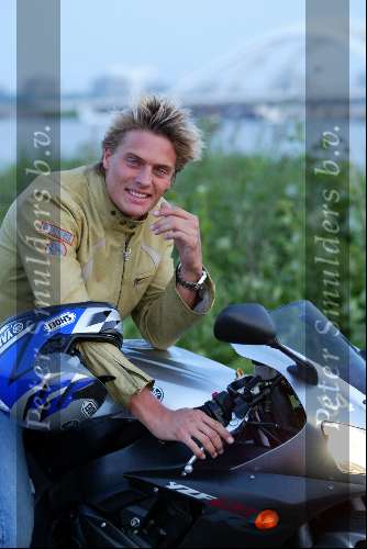 Amsterdam 30 mei 2003
winston post op zijn race motor