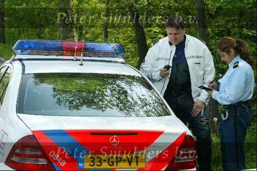 Den Haag 17 mei 2003
maxima met moeder in den haag bij het paleis.
Politie controleert papieren edwin smulders