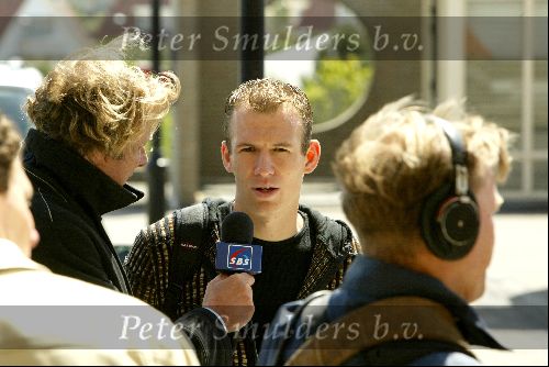 Noordwijk 26 mei 2004
Nederlands elftal spelers verzamelen bij Huis ter Duin.
Arjen Robben met Hans Kraay jr