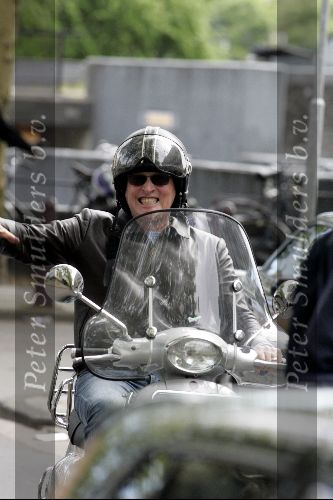 Amsterdam 16 mei 2004
Barry Hay op scooter