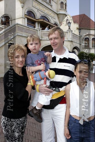 Kaatsheuvel 16 mei 2004
Berdien Stenberg  met gezin
