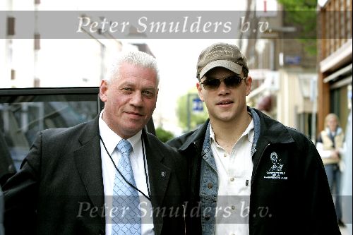 Amsterdam 21 mei 2004
Matt Damon winkelen op PC Hooftstraat met zijn vriendin. Matt met Charly van beveiliging