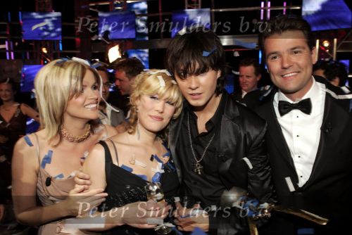 Hilversum 1 mei 2004
Finale Idols  in studio 22
Boris Idols met Maud Idols en Reinout Oerlemans en Tooske Breugem