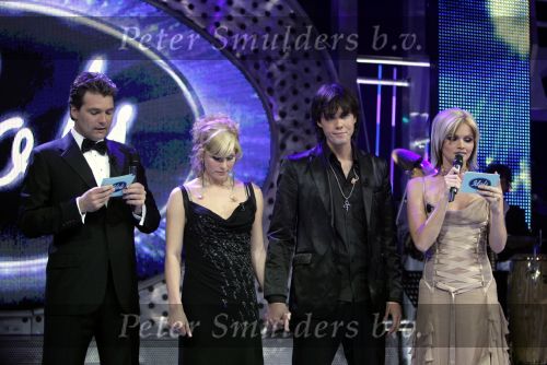 Hilversum 1 mei 2004
Finale Idols  in studio 22
Boris Idols   en Maud Idols met Reinout Oerlemans en Tooske Breugem
