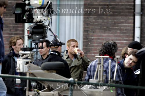 Amsterdam 5 mei 2004
Brad Pitt  bij opnames ocean 12.