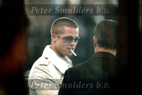 Haarlem 13 mei 2004
Brad Pitt en  Matt Damon  opnames station Haarlem. Brad met sigaret