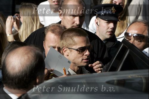 Haarlem 14 mei 2004
Brad Pitt bij  vertrek na opnames op het station van Haarlem