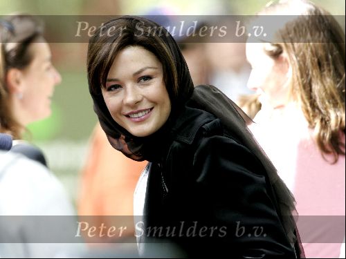 Amsterdam 20 mei 2004
Opnames Ocean\\\'s 12 op begraafplaats Westgaarde in Catharina Zeta Jones.