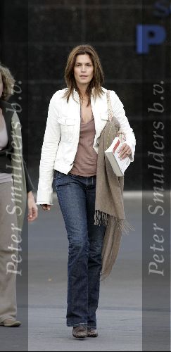 Schiphol 29 mei 2004
Cindy Crawford bij aankomst op  schiphol.
Peter Smulders bv