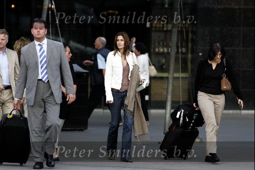 Schiphol 29 mei 2004
Cindy Crawford bij aankomst op  schiphol.
Peter Smulders bv