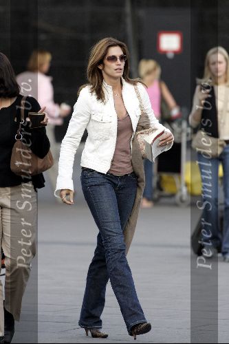 Schiphol 29 mei 2004
Cindy Crawford bij aankomst op  schiphol.