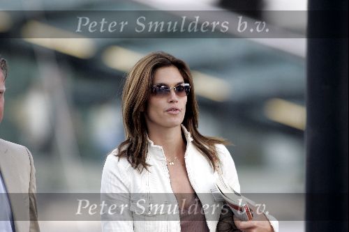 Schiphol 29 mei 2004
Cindy Crawford bij aankomst op  schiphol.
