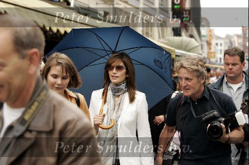 Amsterdam 30 mei 2004
Cindy Crawford in Amsterdam metAlbert den Ieseger