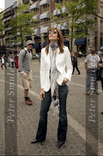 Amsterdam 30 mei 2004
Cindy Crawford in Amsterdam op de dam.