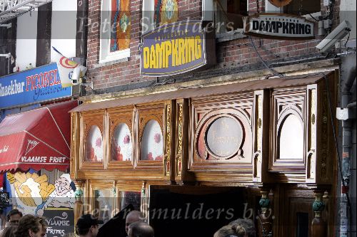 Amsterdam 19 mei 2004
Brad Pitt George Clooney en Matt Damon opnames voor de film ocean\'s 12. coffeeshop de dampkring