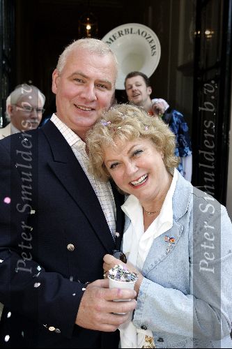Amersfoort 15 mei 2004
Trouwen van de kermisklanten in stadhuis Amersfoort.Connie Vink met man