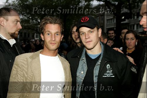 Amsterdam 11 mei 2004
Matt Damon met Desmon Docker op de foto bij het Amstel Hotel.