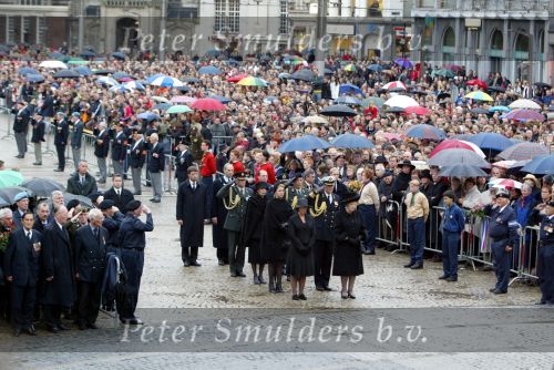 Amsterdam 4 mei 2004
Dodenherdenking op de dam met Koningin Beatrix Maxima en Prins Willem Alexander.