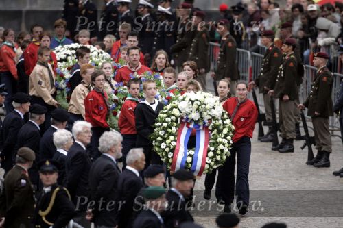Amsterdam 4 mei 2004
Dodenherdenking op de dam met Koningin Beatrix Maxima en Prins Willem Alexander.