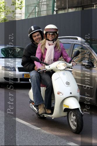 Amsterdam 28 mei 2004
Ellemieke Vermolen met vriend Ferenc op scooter.