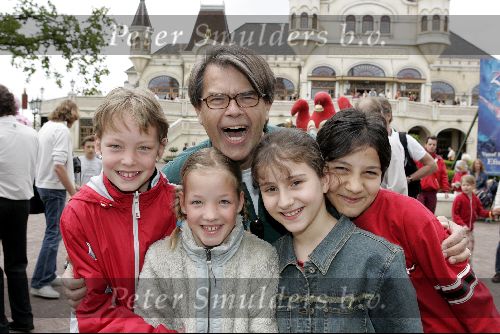 Kaatsheuvel 16 mei 2004
Emile Ratelband met asielzoekers