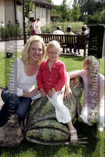 Kaatsheuvel 16 mei 2004
Esther Duller met dochters