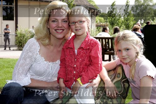 Kaatsheuvel 16 mei 2004
Esther Duller met dochters