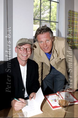 Laren 16 mei 2004
Presentatie boek Sjoerd Pleisier. Sjoerd samen met Fons de Poel.