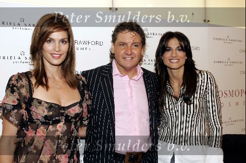 Amsterdam 31 mei 2004
Cindy Crawford bij presentatie nieuwe parfum in Amsterdam Arena.  Cindy Crawford Gabriela Sabatini en Rene Froger